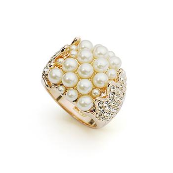 Italinafull of pearl ring  310942