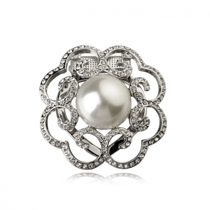 Italina pearl brooch  3600070602
