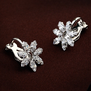 R.A clip earring 320958