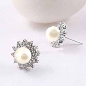 Italina pearl stud earring 80230
