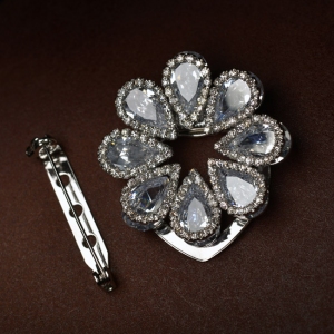 R.A Zircon brooch 1601390002