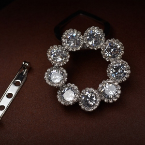 R.A zircon brooch  1601380002