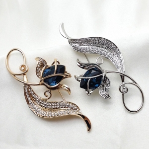 R.A zircon brooch 1543520602