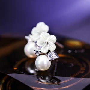 Allencoco Pearl earring 208068002 