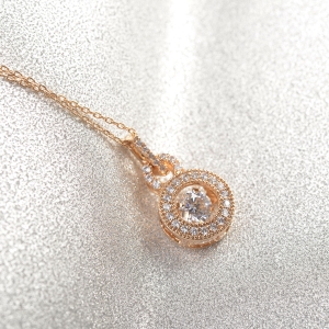 Rigant zircon necklace