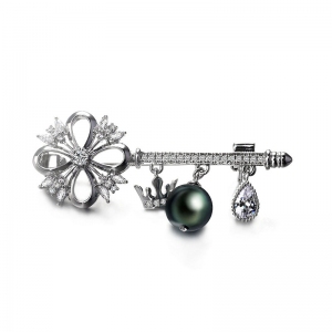 R.A key brooch  154747