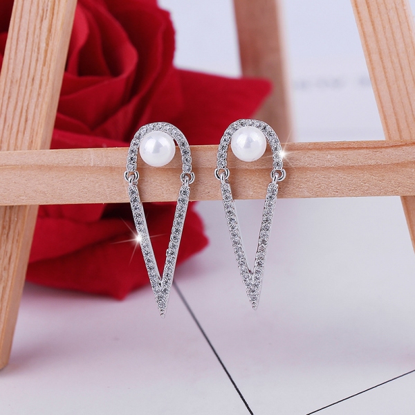 AllenCOCO Korean version of the V - shaped zircon pearl earrings 20847502