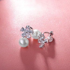 AllenCOCO Korean fashion pearl flower ea...