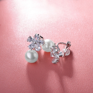 AllenCOCO Korean fashion pearl flower earrings 125648