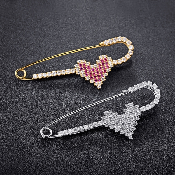 R.A heart brooch  850244