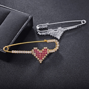 R.A heart brooch  850244