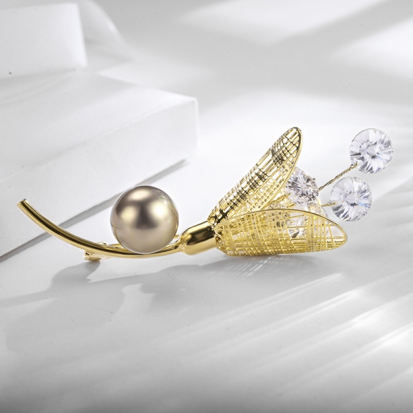 R.A pearl brooch  850488