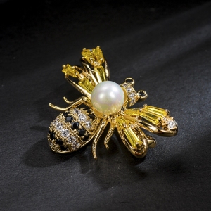 R.A bee brooch  850472