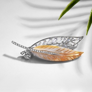 R.A leaf brooch  850375