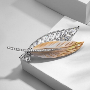 R.A leaf brooch  850375