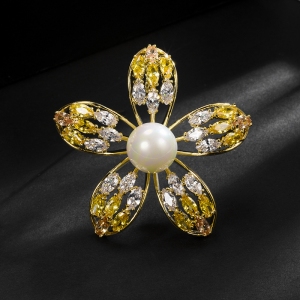 R.A flower brooch  850377