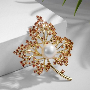 R.A maple leaf zircon brooch  850411