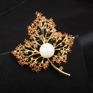 R.A maple leaf zircon brooch  850411