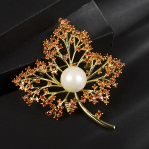 R.A maple leaf zircon brooch  850411