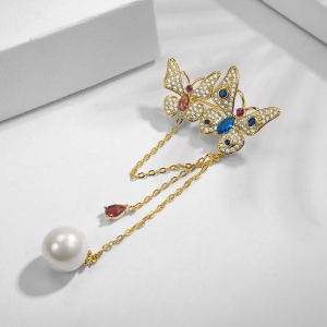 R.A butterfly brooch  850410