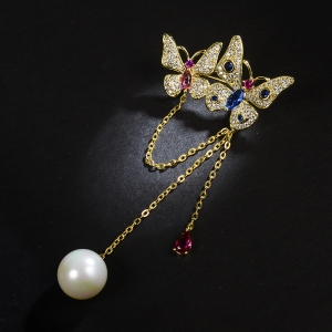 R.A butterfly brooch  850410