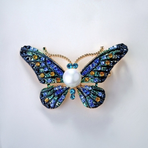 R.A butterfly crystal brooch   850066