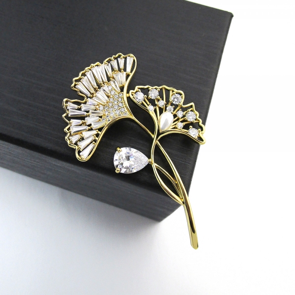 Rigant crystal brooch 53732